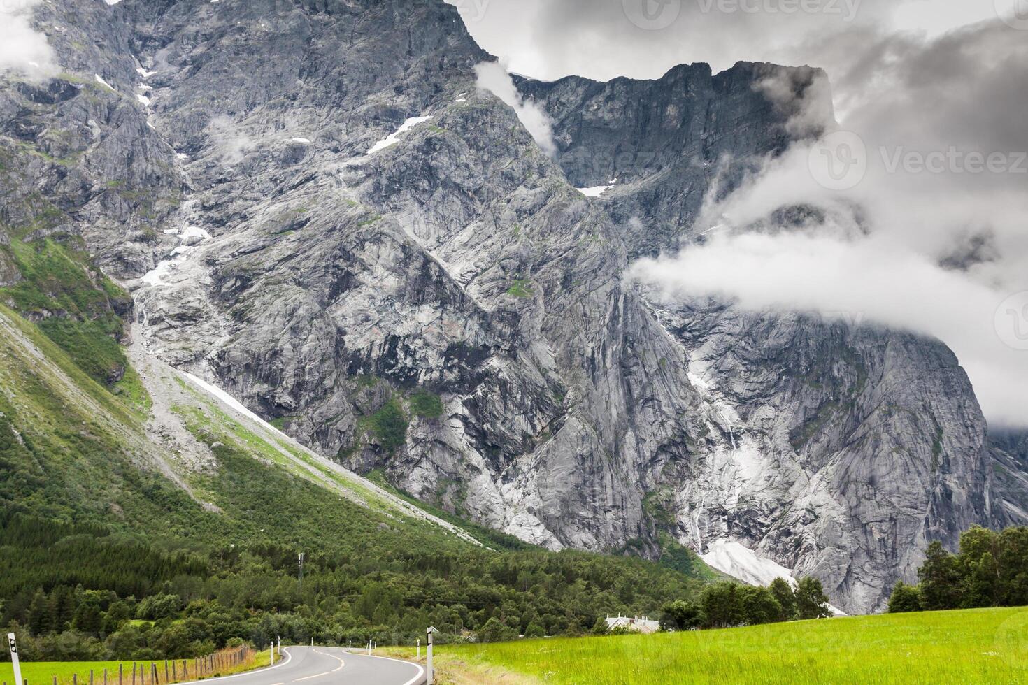 hermosa valle, Troll ruta, Noruega foto