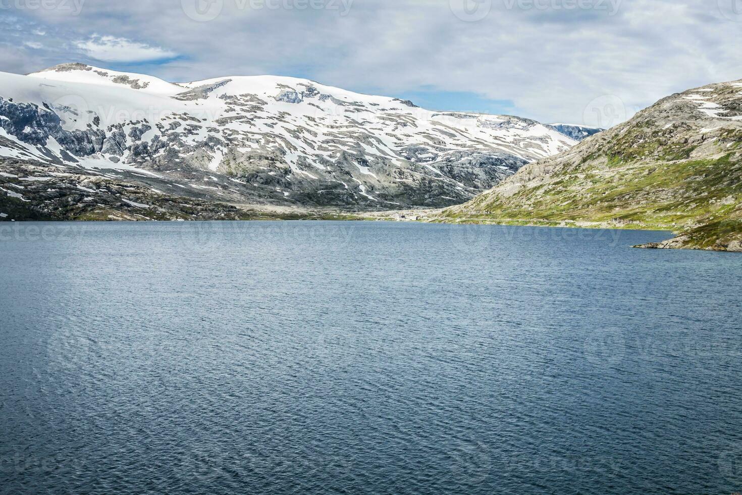 montaña paisaje en jotunheimen nacional parque en Noruega foto