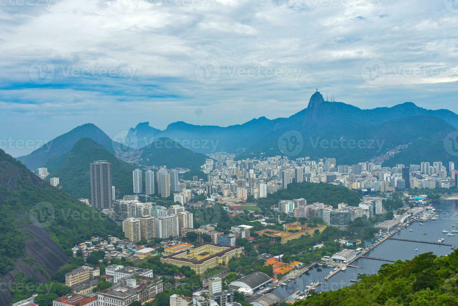 paisaje ver el pan de Azucar cable coche es un teleférico sistema en rio Delaware janeiro, Brasil. foto