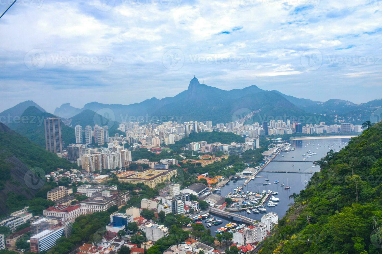 paisaje ver el pan de Azucar cable coche es un teleférico sistema en rio Delaware janeiro, Brasil. foto