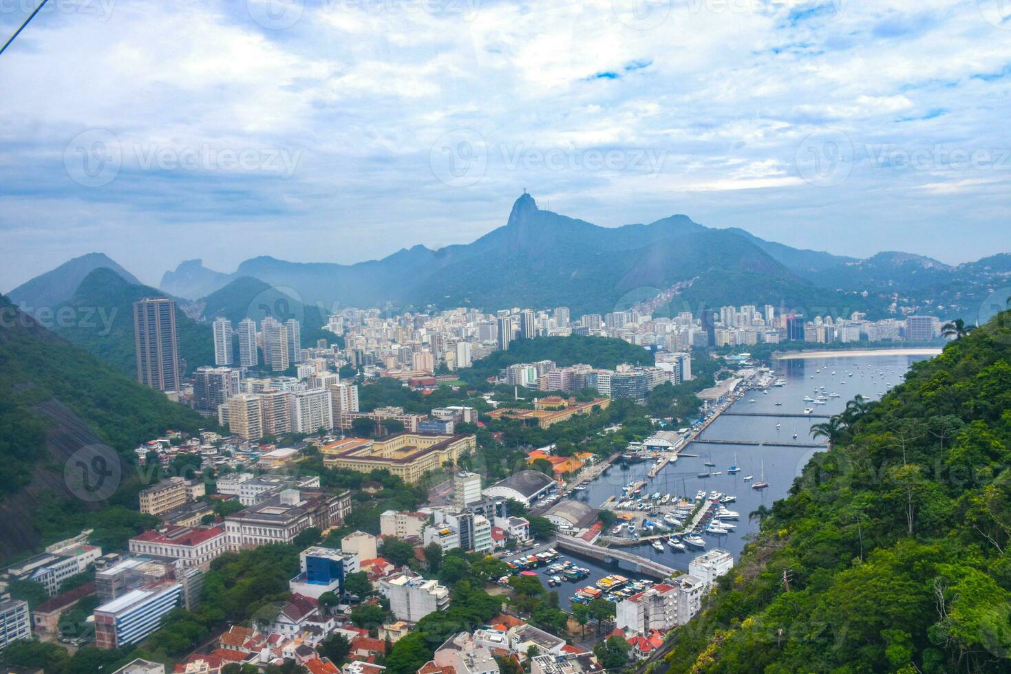 paisaje ver el pan de Azucar cable coche es un teleférico sistema en rio Delaware janeiro, Brasil. foto