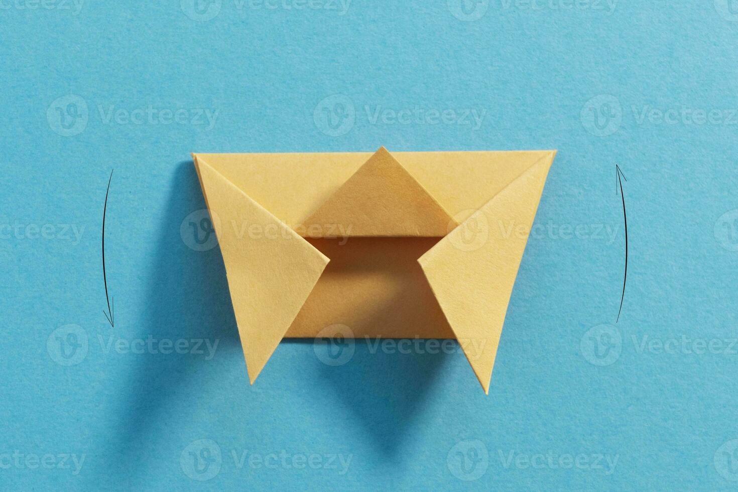 Step by step photo instruction how to make origami paper kitty. Simple diy kids children's concept.