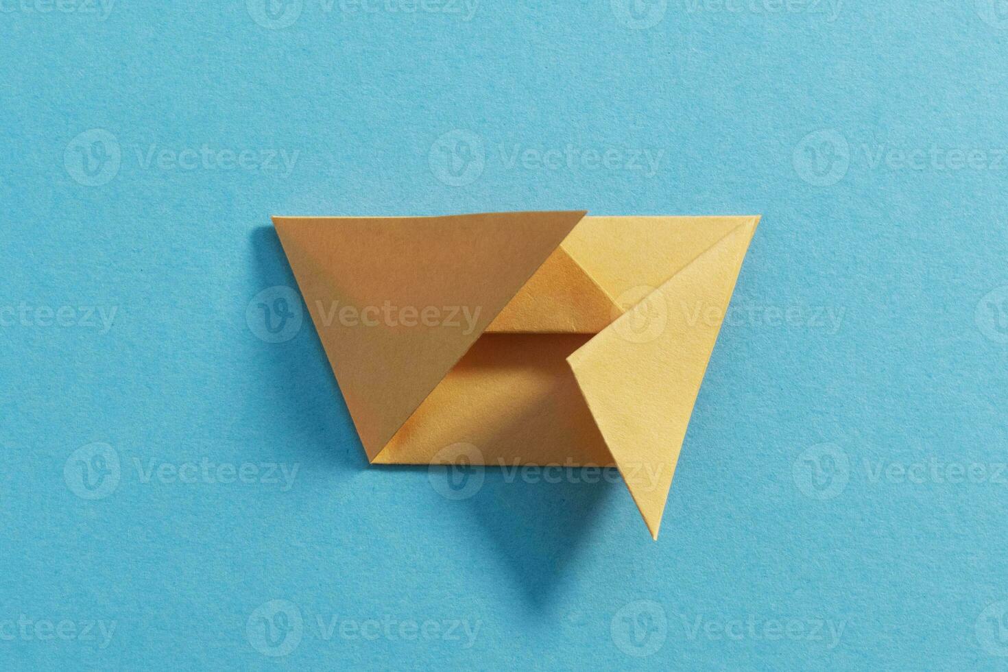 Step by step photo instruction how to make origami paper kitty. Simple diy kids children's concept.