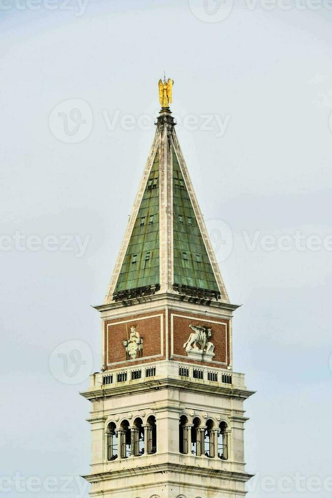 el campana torre de el san marco campana torre en Venecia, Italia foto