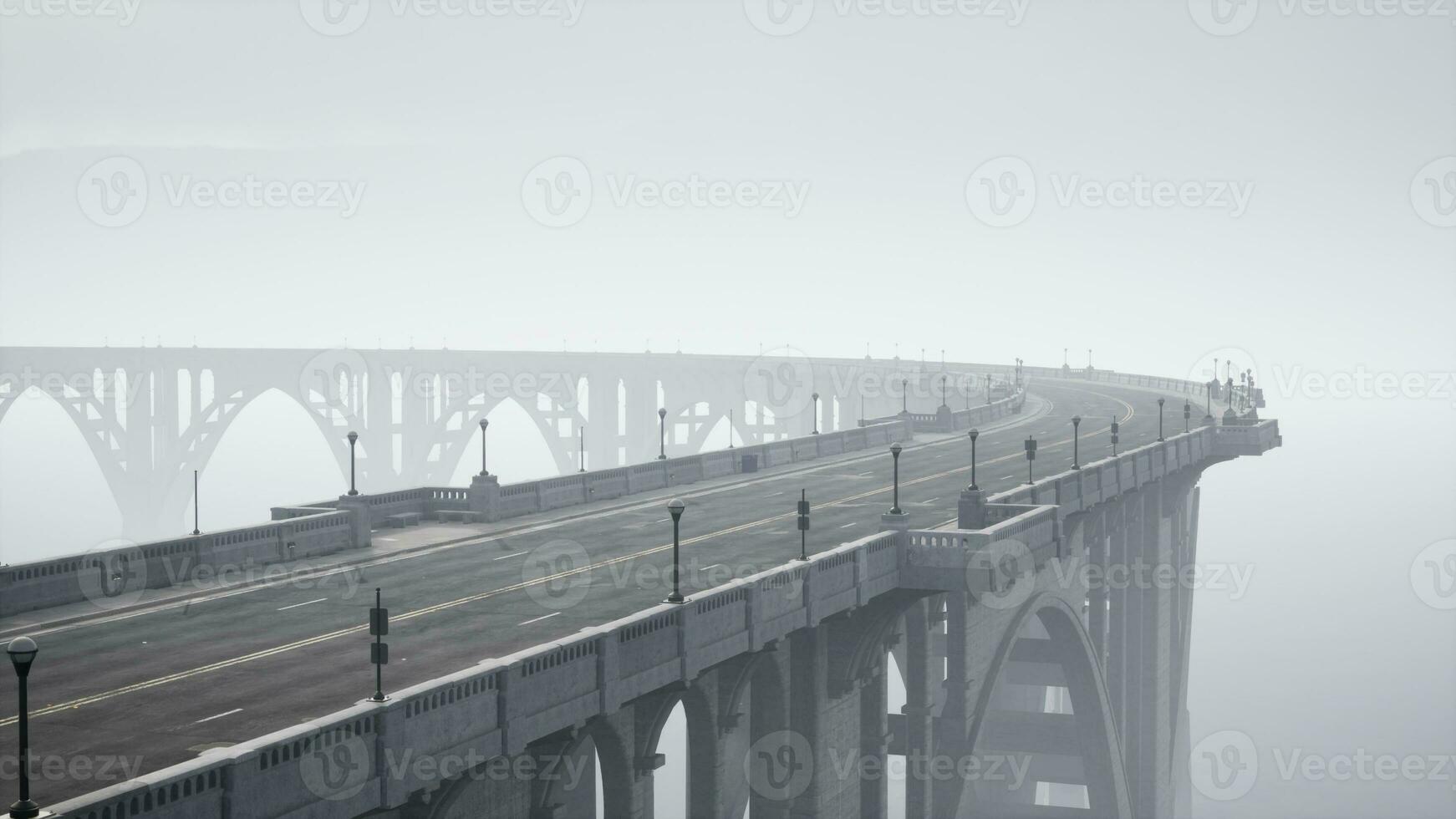 pacífico vacío la carretera en el puente foto