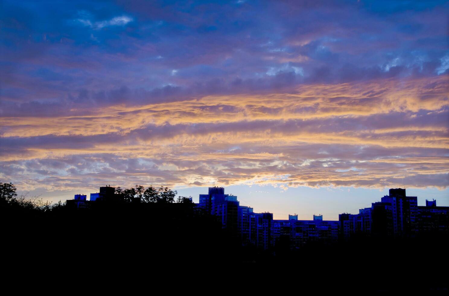 increíble amanecer o puesta de sol atmósfera foto