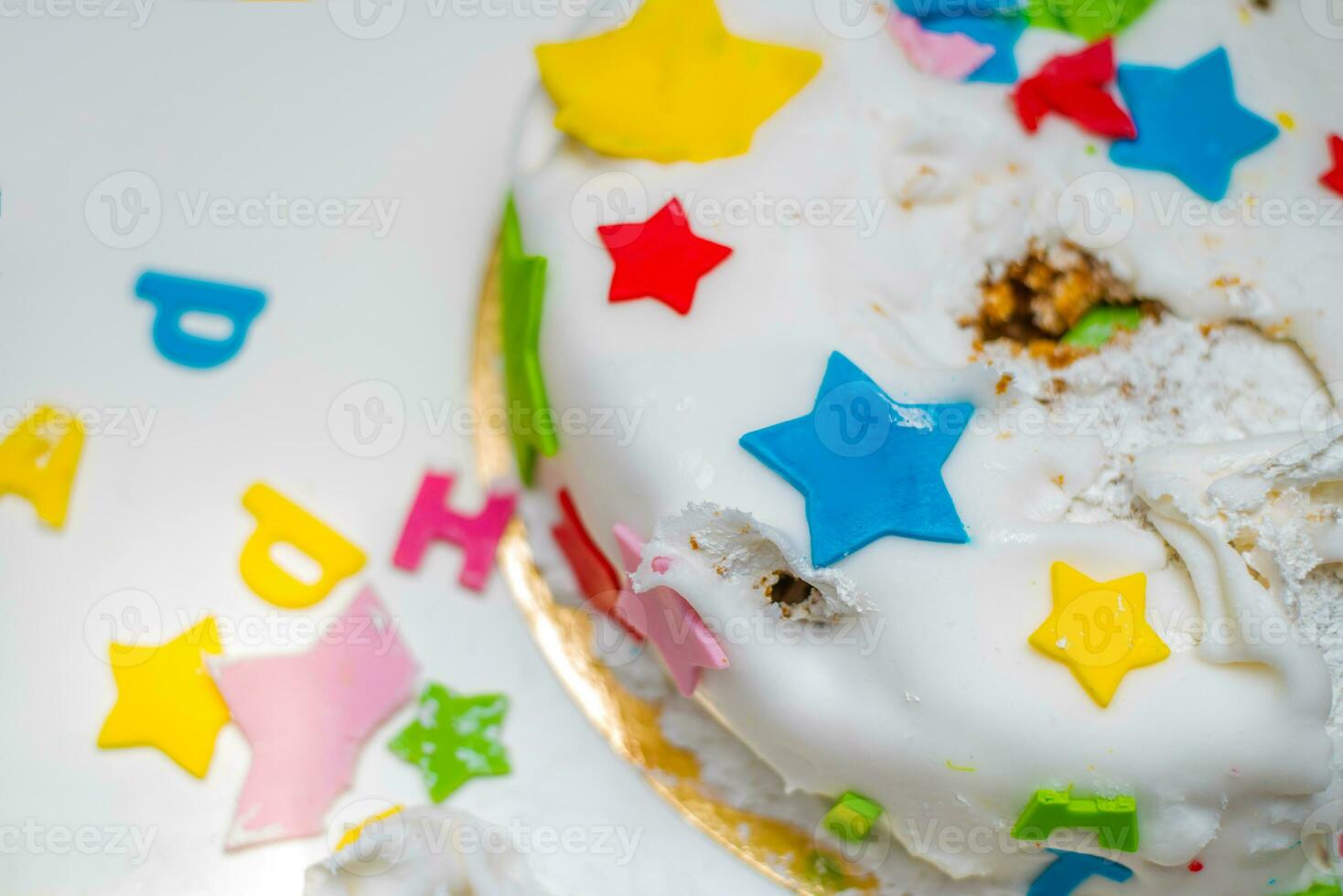 a birthday cake for a little child who broke it photo