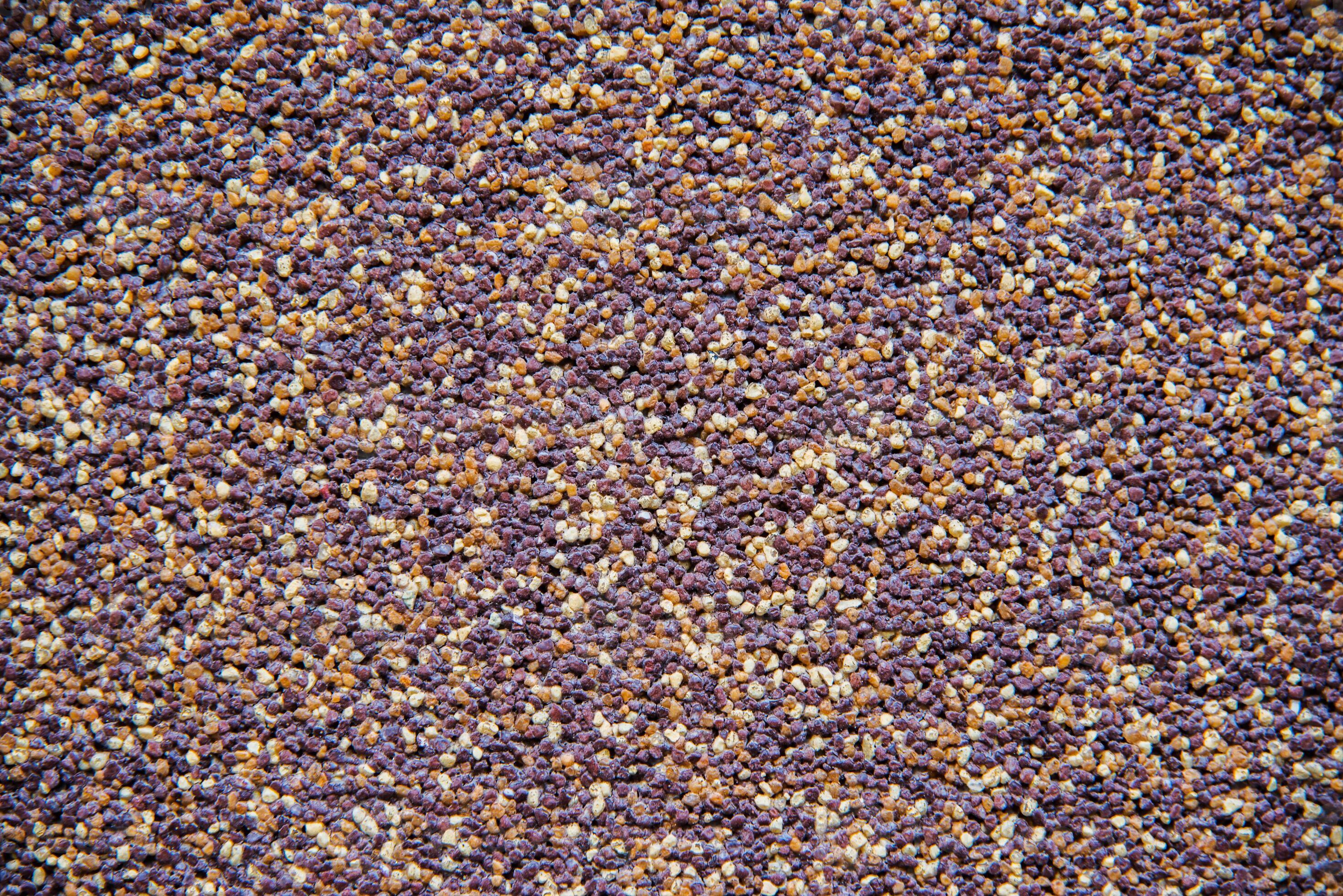 The facing of the wall is made of small pieces of stones 35064261 Stock