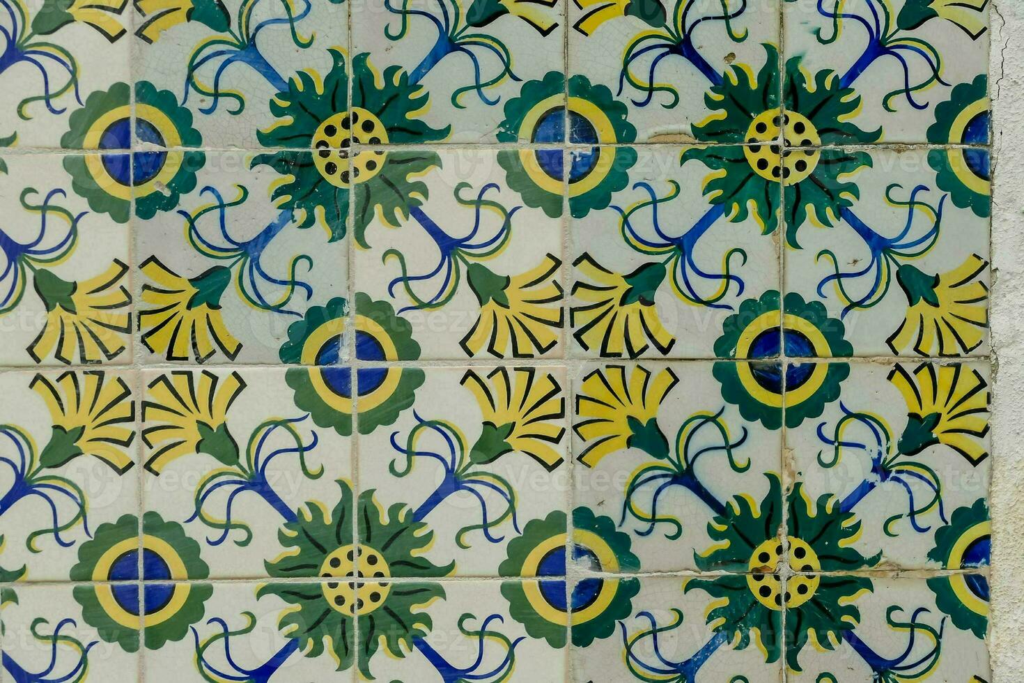 a close up of a tile with a flower design photo