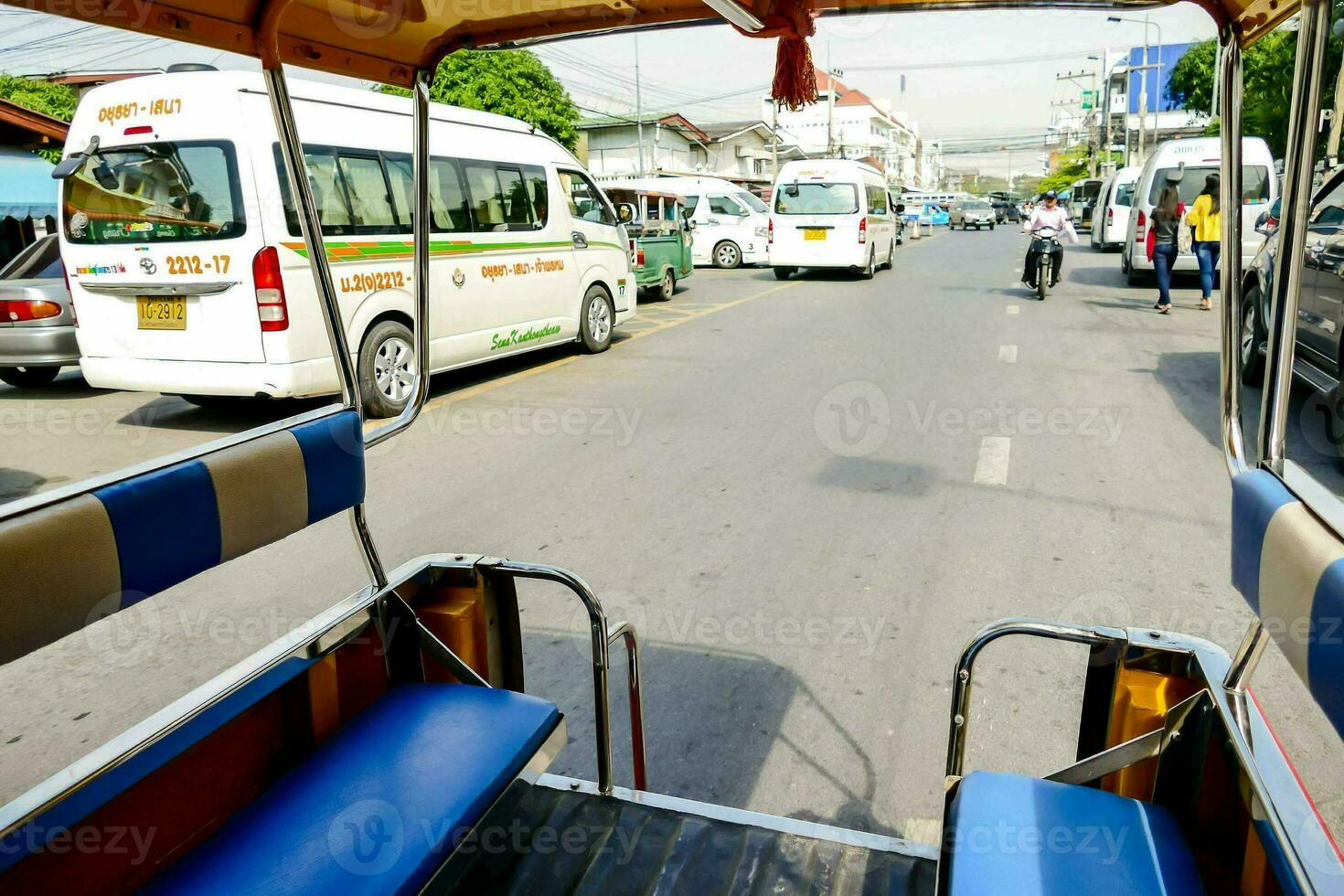 un ver desde el dentro de un tuk tuk foto