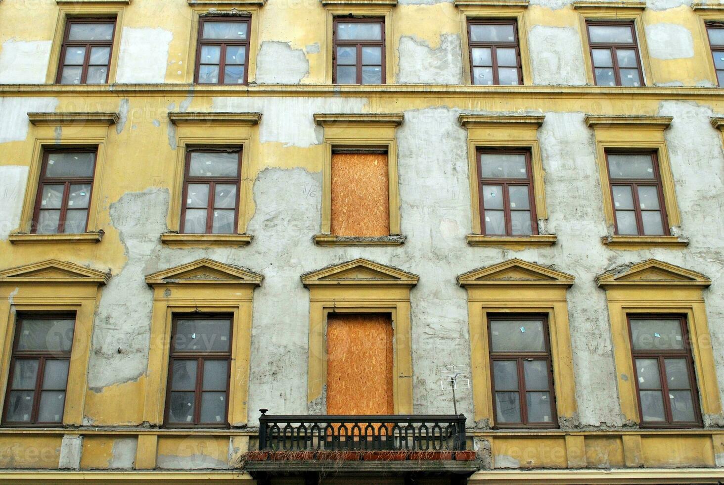 el histórico casa. frente pared de antiguo vivienda casa foto