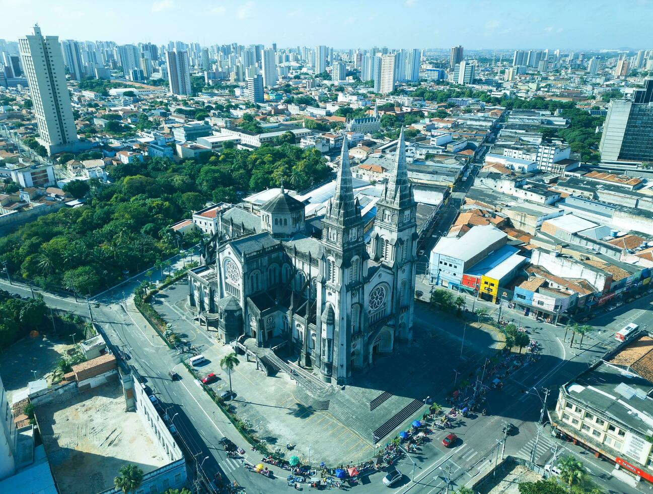 aéreo zumbido imágenes de el ciudad foto