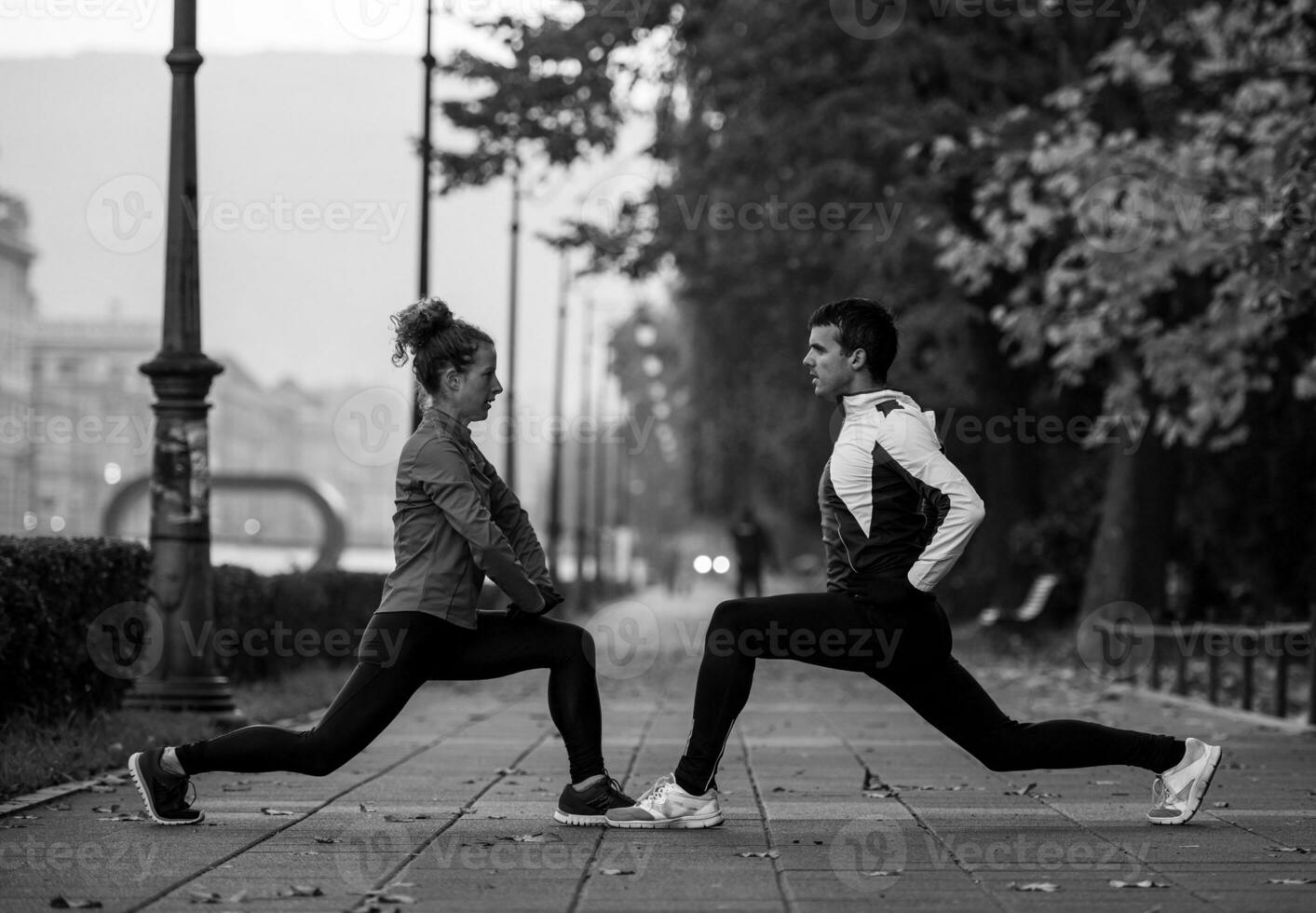 Pareja hacer ejercicio juntos foto