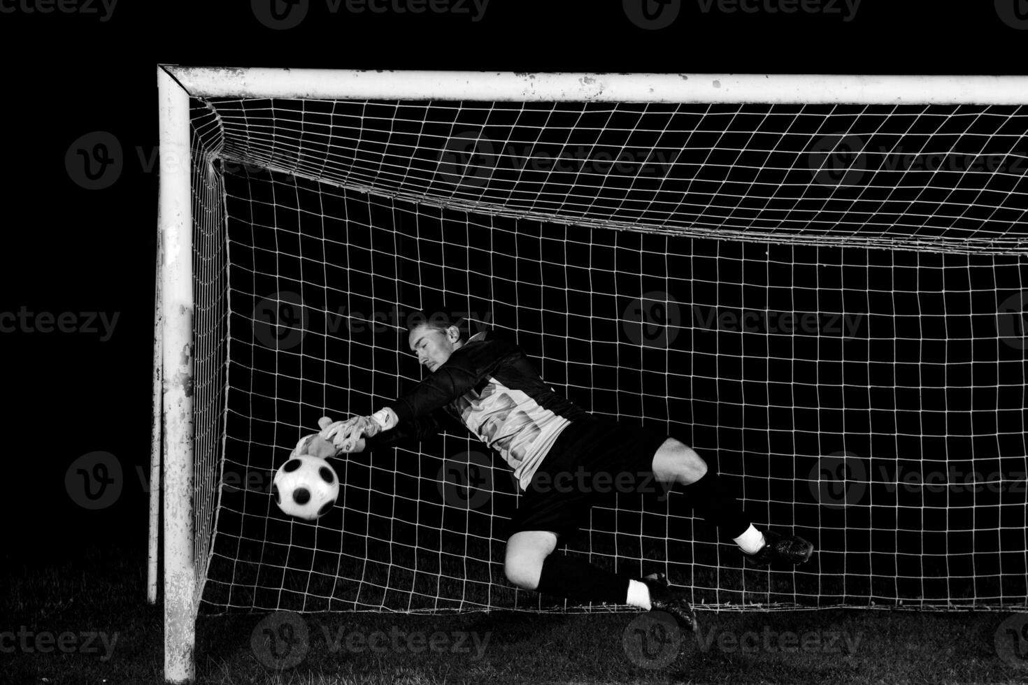 hombre jugando futbol foto