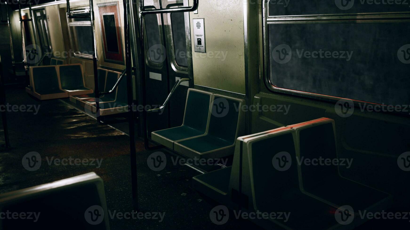 un vacío tren coche en el metro subterráneo foto