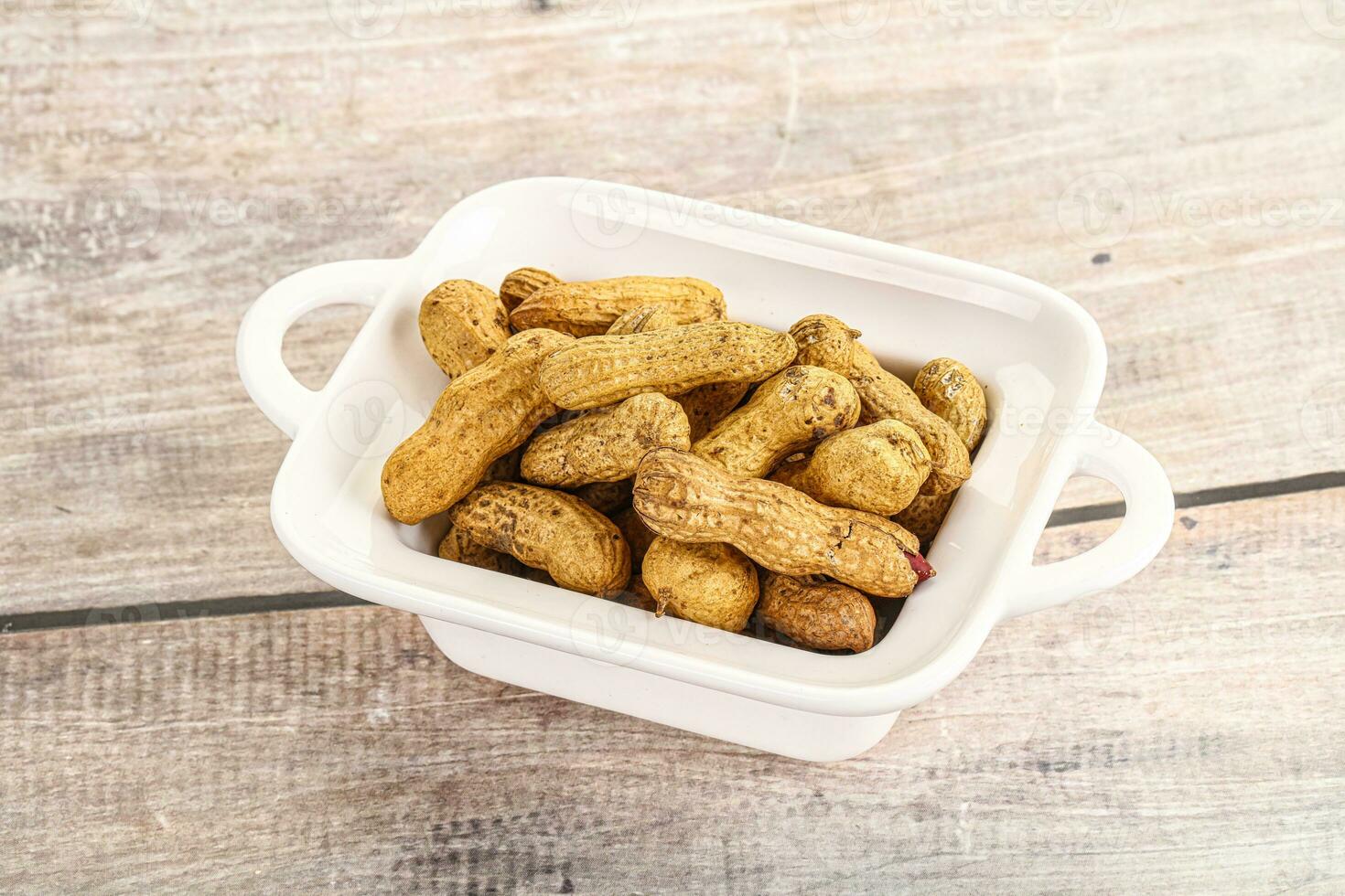 Raw ripe unpeeled peanut heap photo