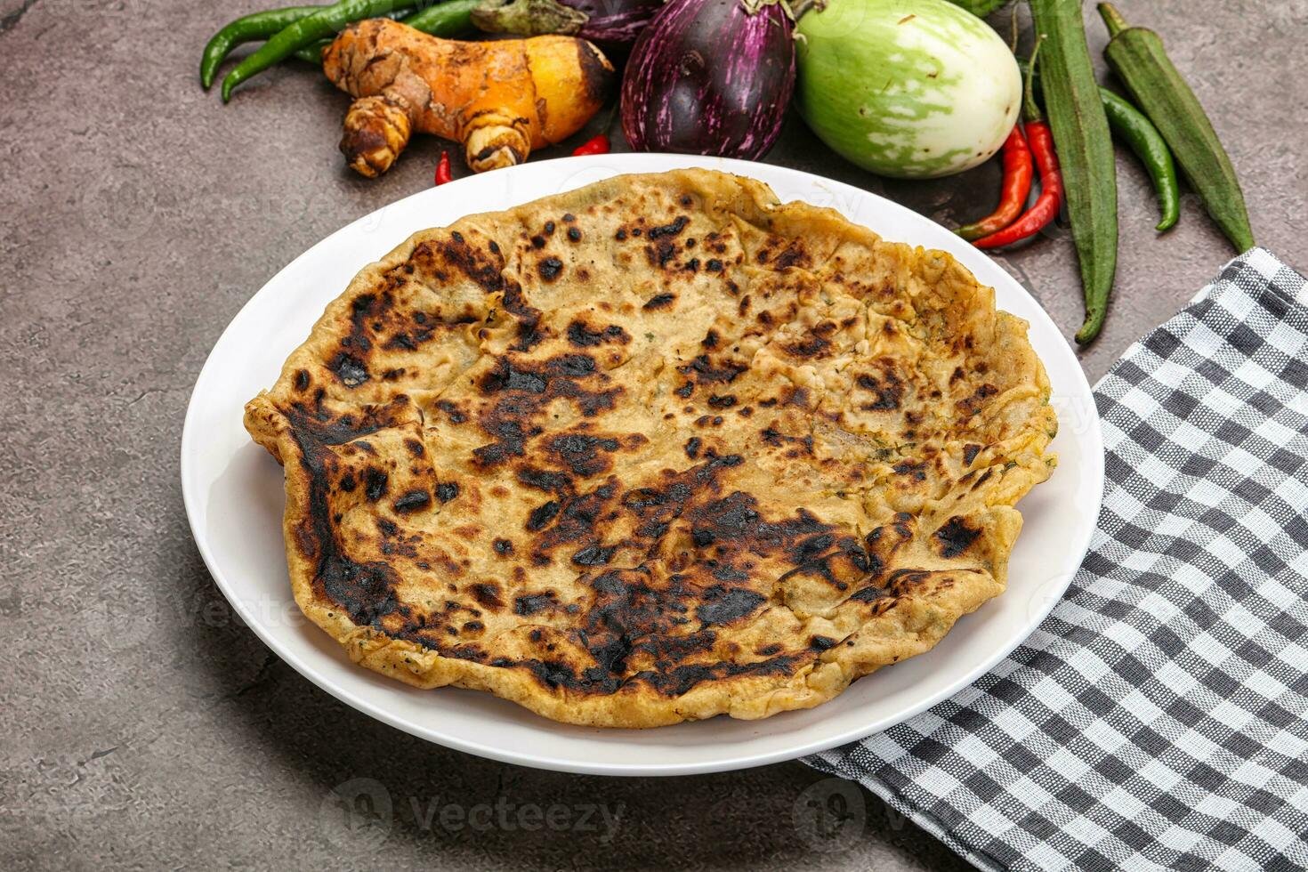 indio cocina relleno aloo paratha foto