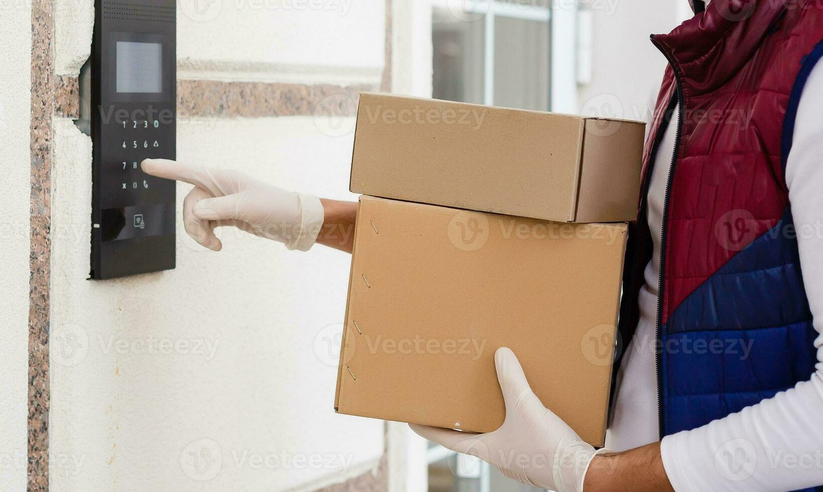 Delivery man holding paper bag with food on white entrance of house background , food delivery man in protective mask photo