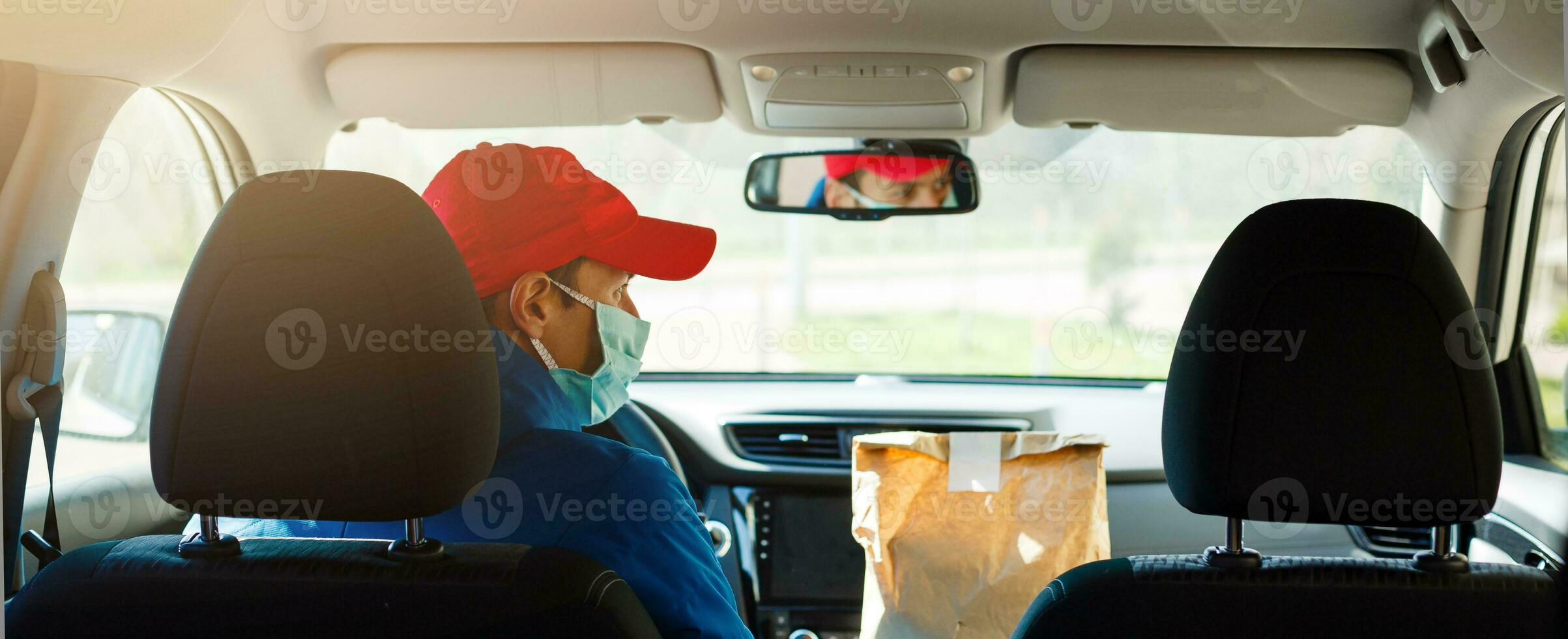 Coronavirus Covid-19 infection.masked delivery man, epidemic photo