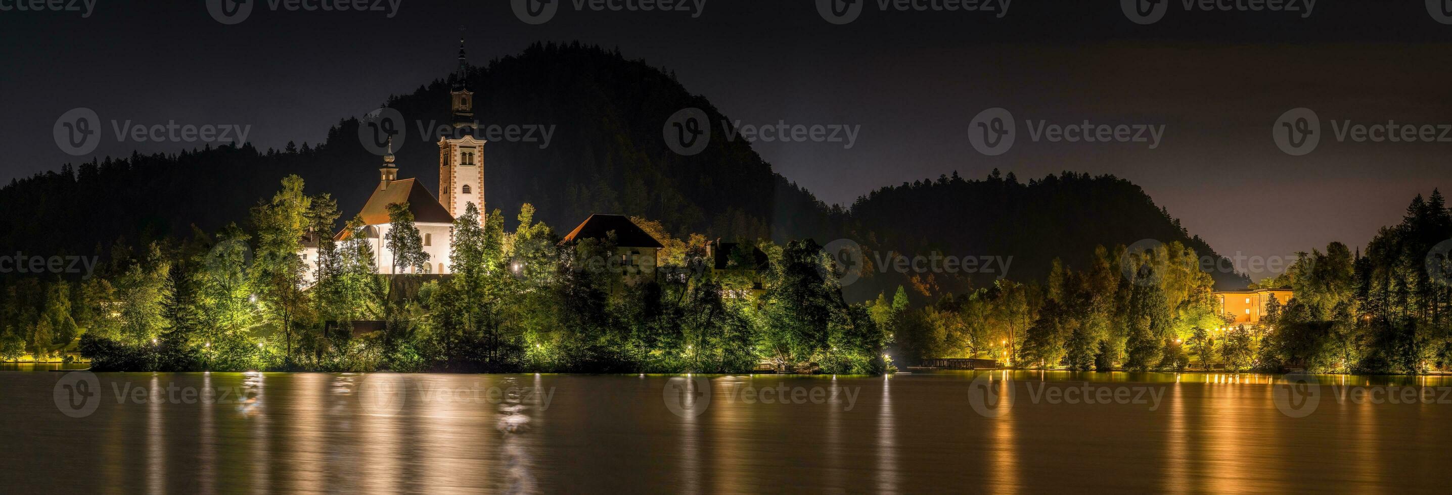 el santuario de el suposición de el Virgen María en Eslovenia foto