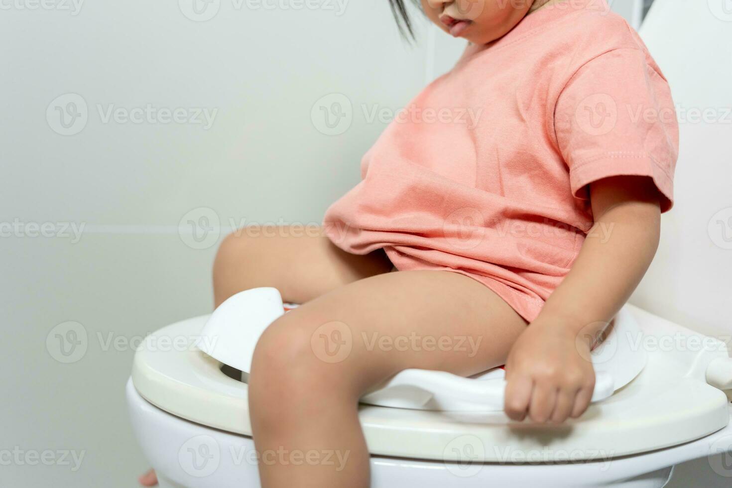 child going to the toilet, constipation in children, dyspepsia, abdominal pain, crying, defecating, straining, urinary incontinence, blood in the stool, bowel problems, ulcerative colitis, diarrhea photo