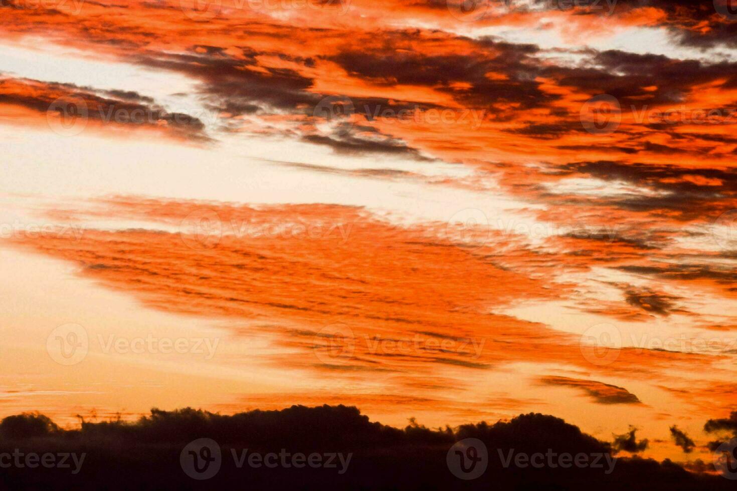 a red sky with clouds photo