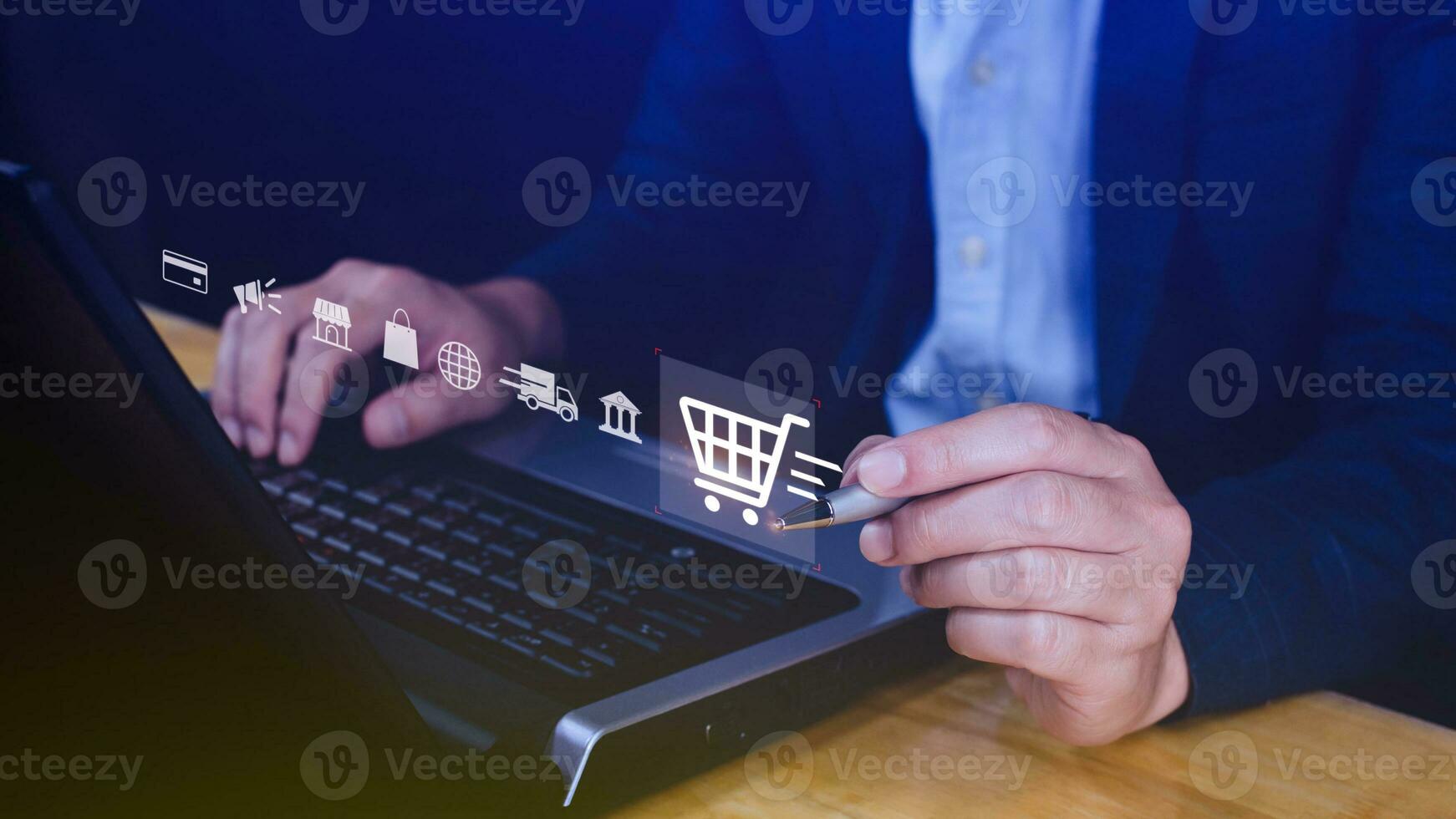 compras en línea. mano en línea compras en ordenador portátil computadora con virtual gráfico icono diagrama, pago en línea, digital marketing, negocio finanzas, Internet red tecnología concepto. foto