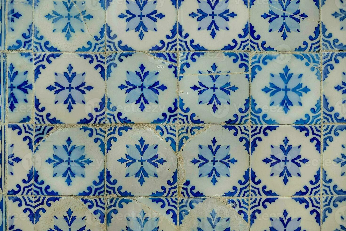 azul y blanco loseta con diseños foto