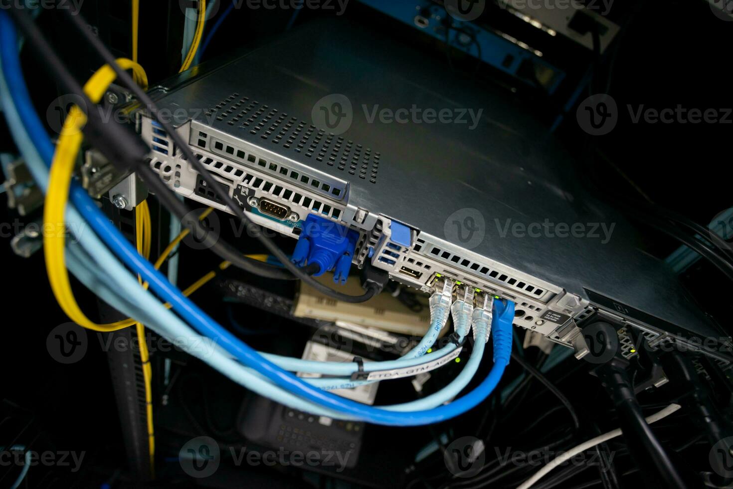 The heart and importance of a network server is a matter of feeling right and fast in the operation of the computer photo