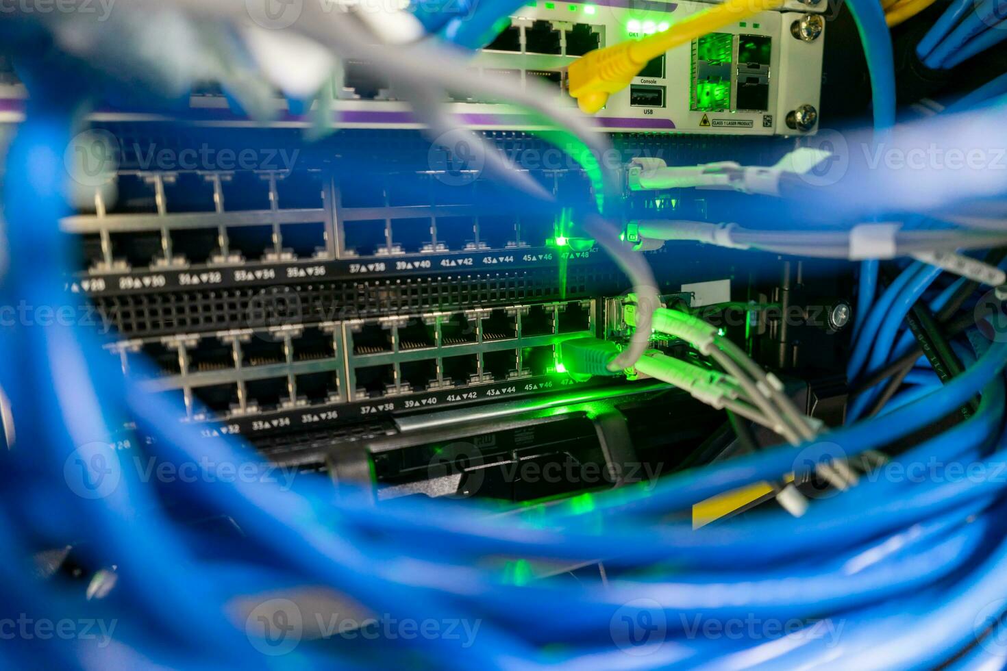 The heart and importance of a network server is a matter of feeling right and fast in the operation of the computer photo