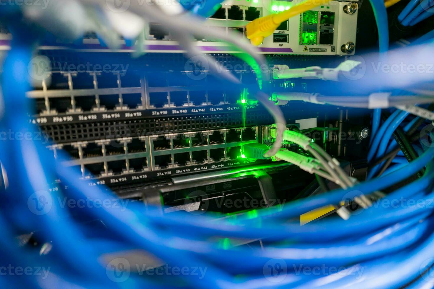 The heart and importance of a network server is a matter of feeling right and fast in the operation of the computer photo