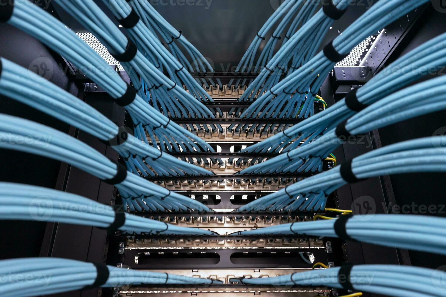 The heart and importance of a network server is a matter of feeling right and fast in the operation of the computer photo