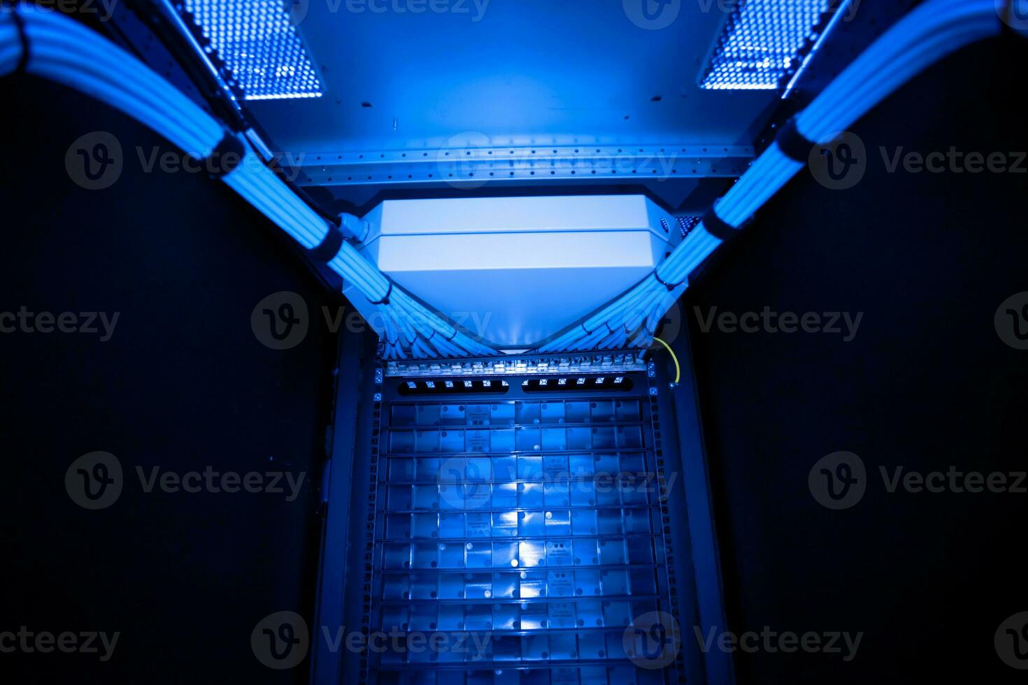 The heart and importance of a network server is a matter of feeling right and fast in the operation of the computer photo