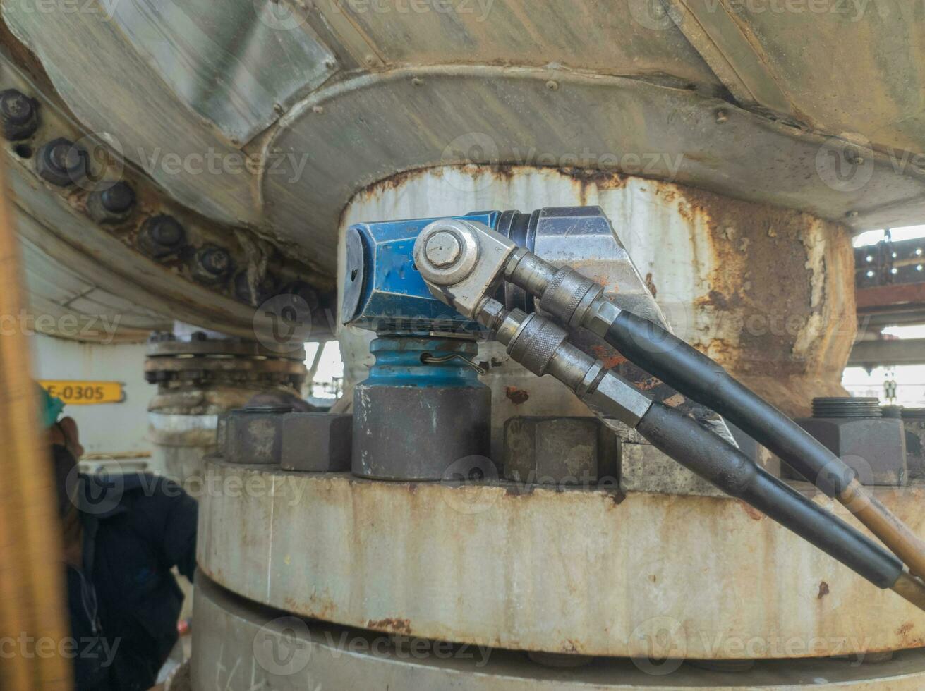 Open hard and large bolts using tools HYTORC - Hydraulic Torque Wrench HYTORC photo