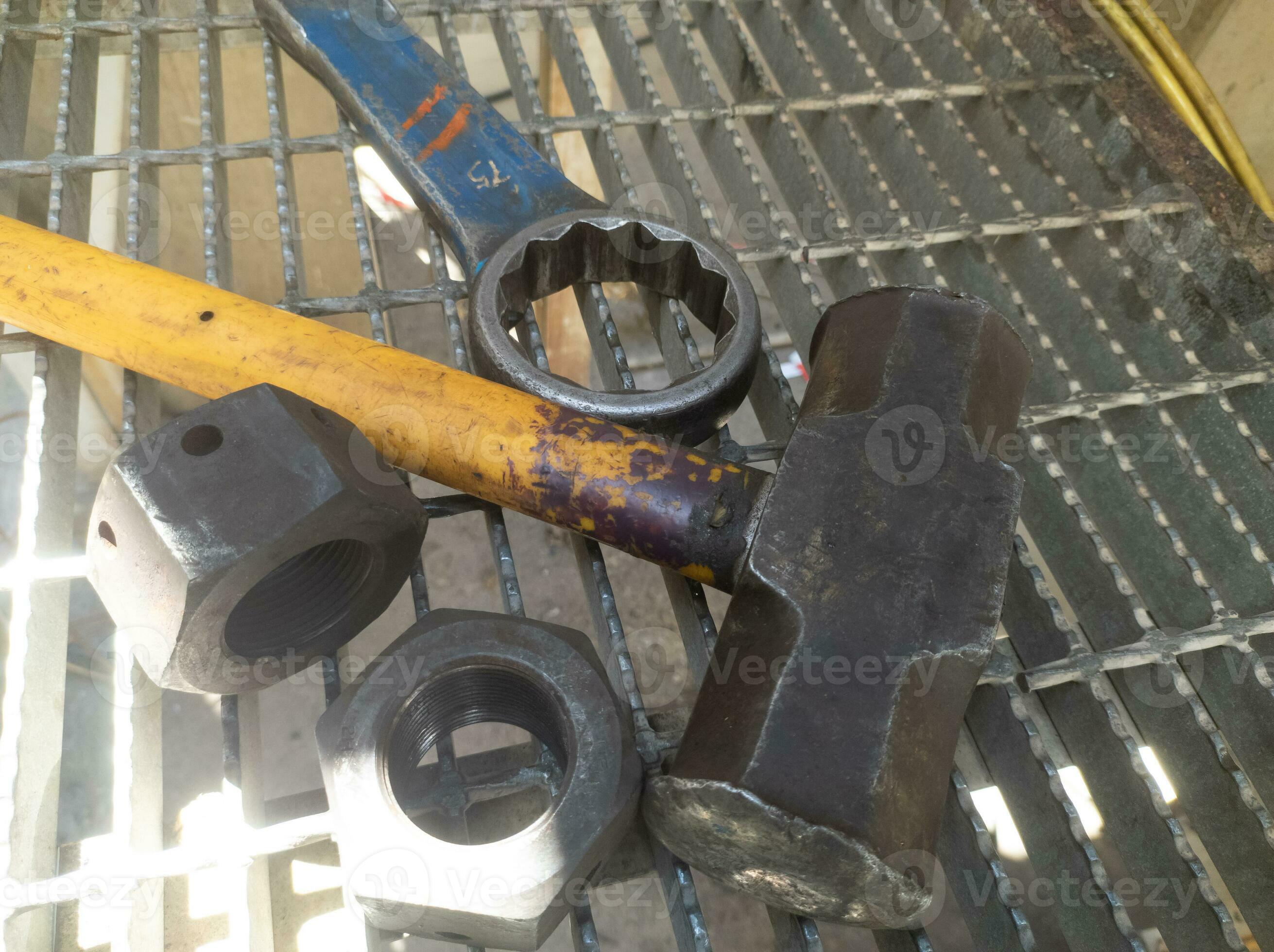 sledgehammer and ring wrench used to open large, hard bolts 35329604