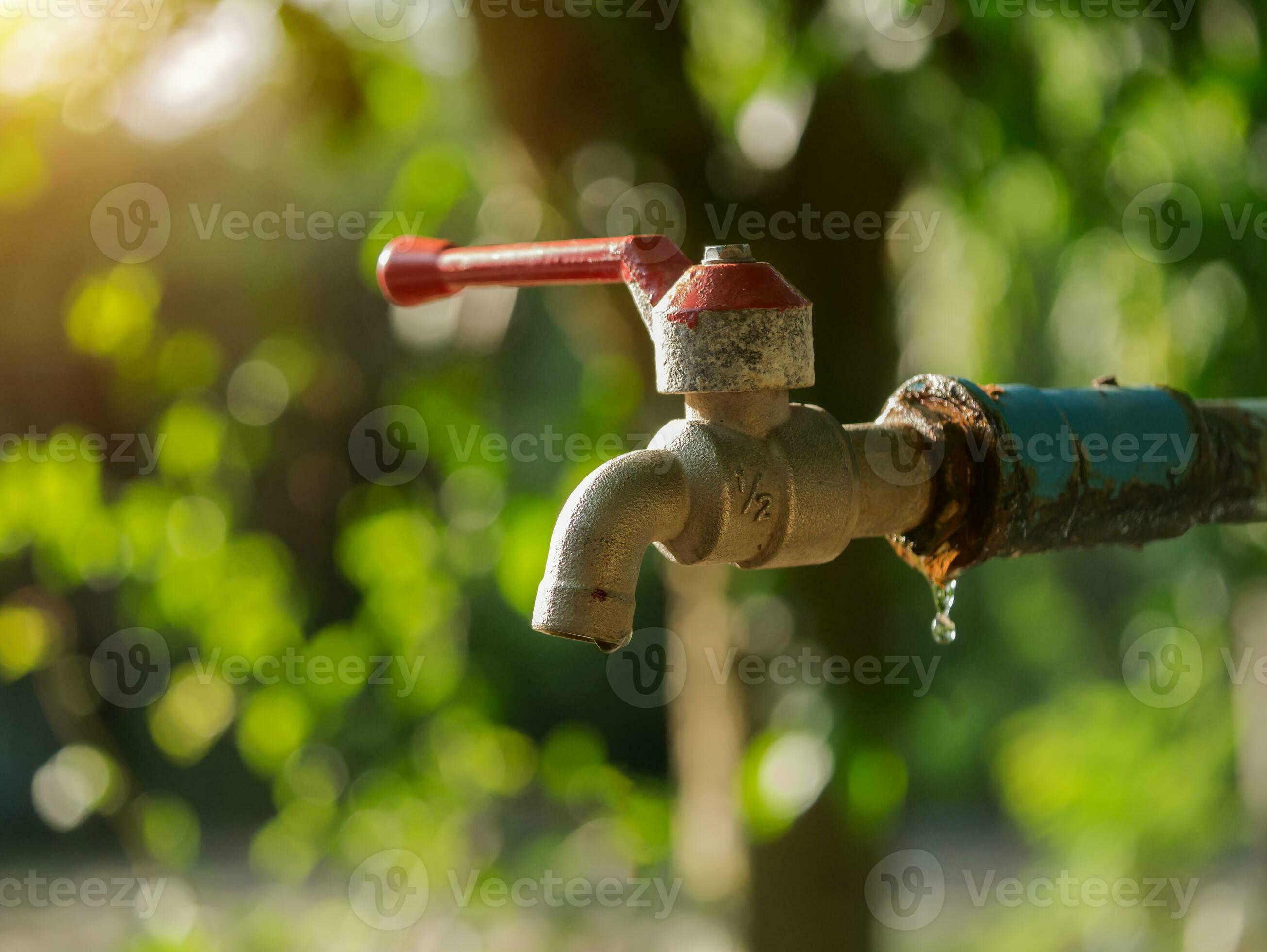 Defective faucet. Cause wastage of water 35372261 Stock Photo at Vecteezy