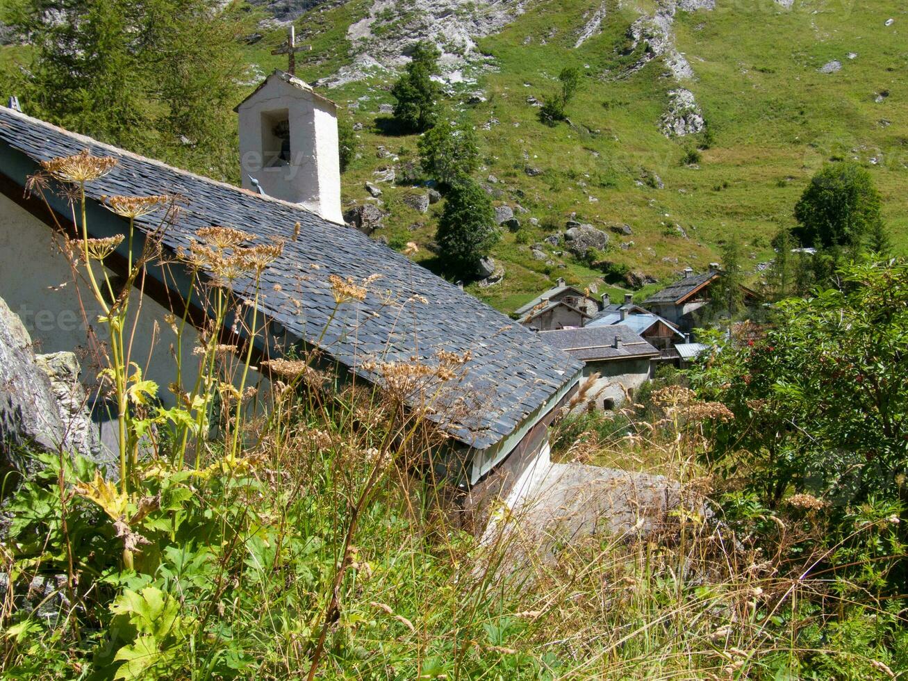 a small building with a roof photo