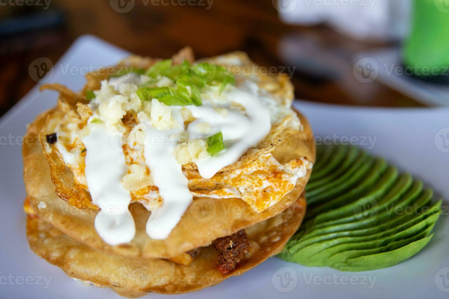 Tostada con aguacate foto