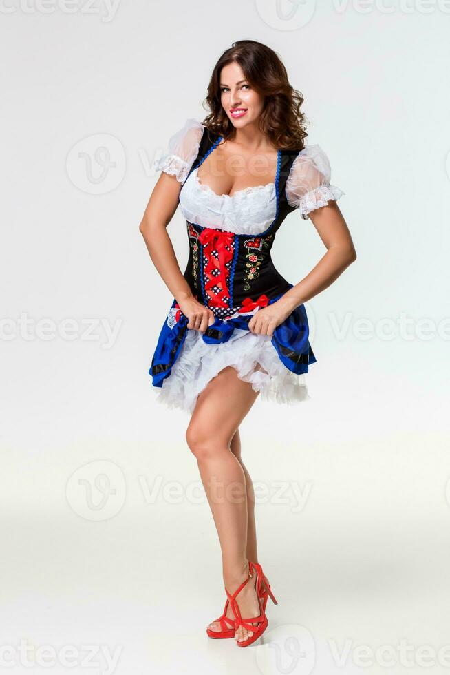 hermosa joven morena niña de Oktoberfest Stein foto