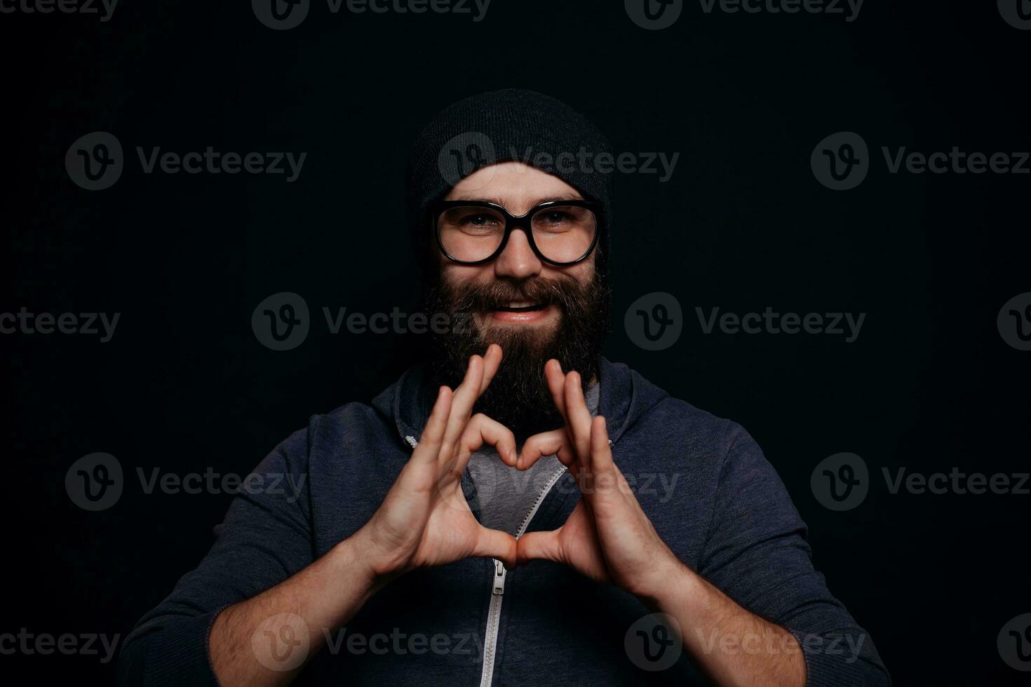 hermoso masculino grande barba en lentes y sombrero foto