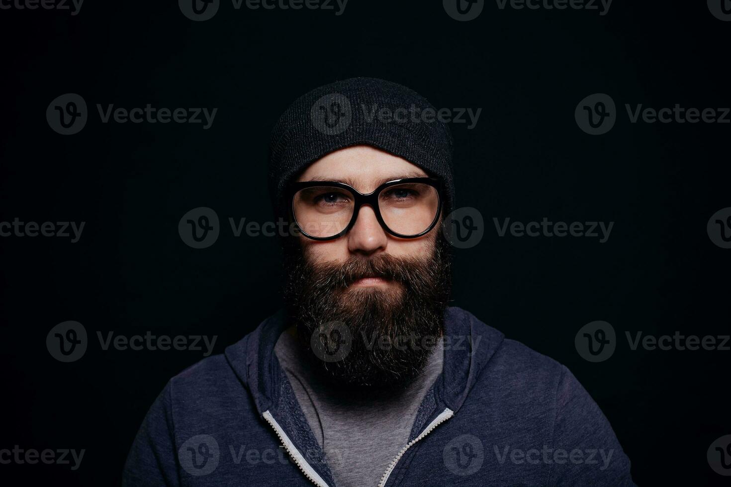 hermoso masculino grande barba en lentes y sombrero foto