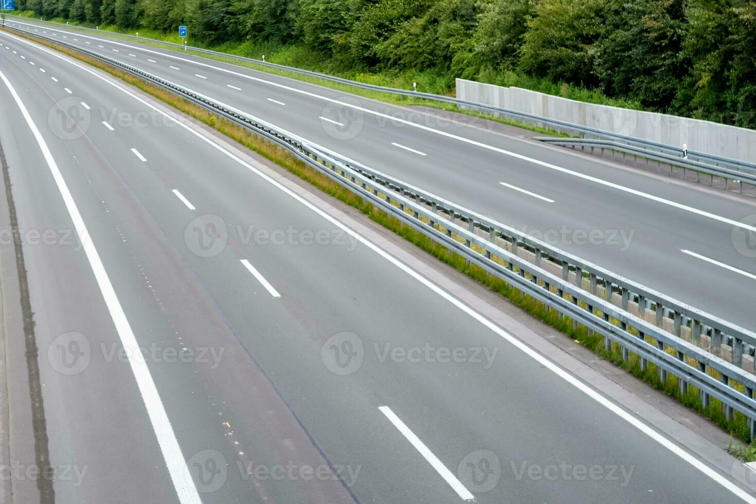 no traffic on the highway photo