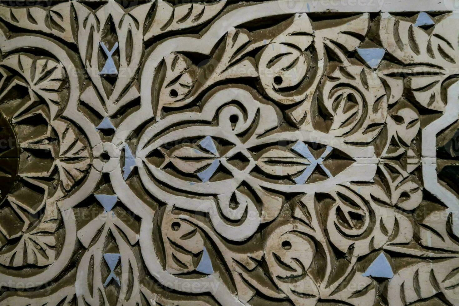 the intricate design on the wall is made of wood photo