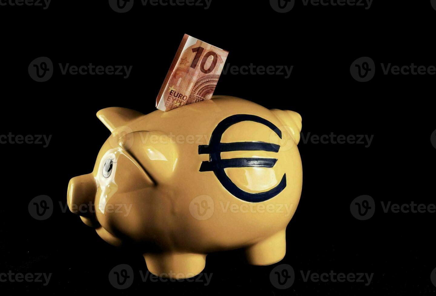 un cerdito banco con un euro firmar en eso foto