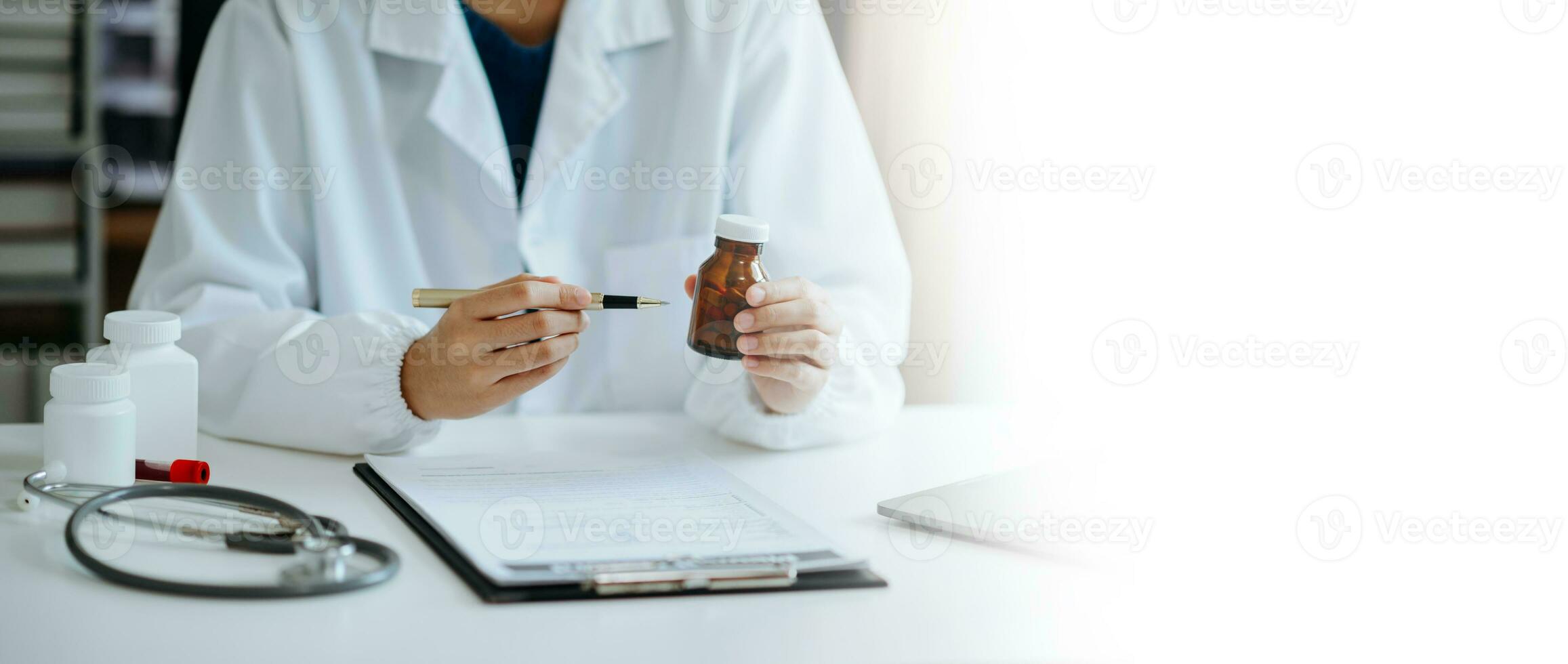 Doctors explain the use of medication to patients. healthcare and medical concept. photo