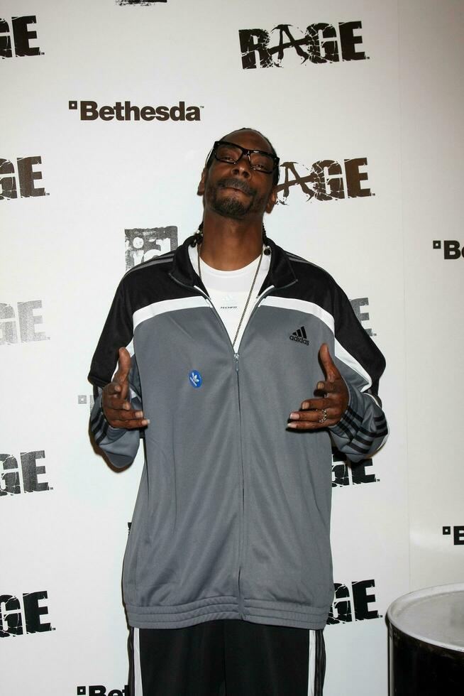 LOS ANGELES  SEPT 30  Snoop Dogg aka Calvin Broadus arriving at  the RAGE Game Launch at the Chinatowns Historical Central Plaza on September 30 2011 in Los Angeles CA photo