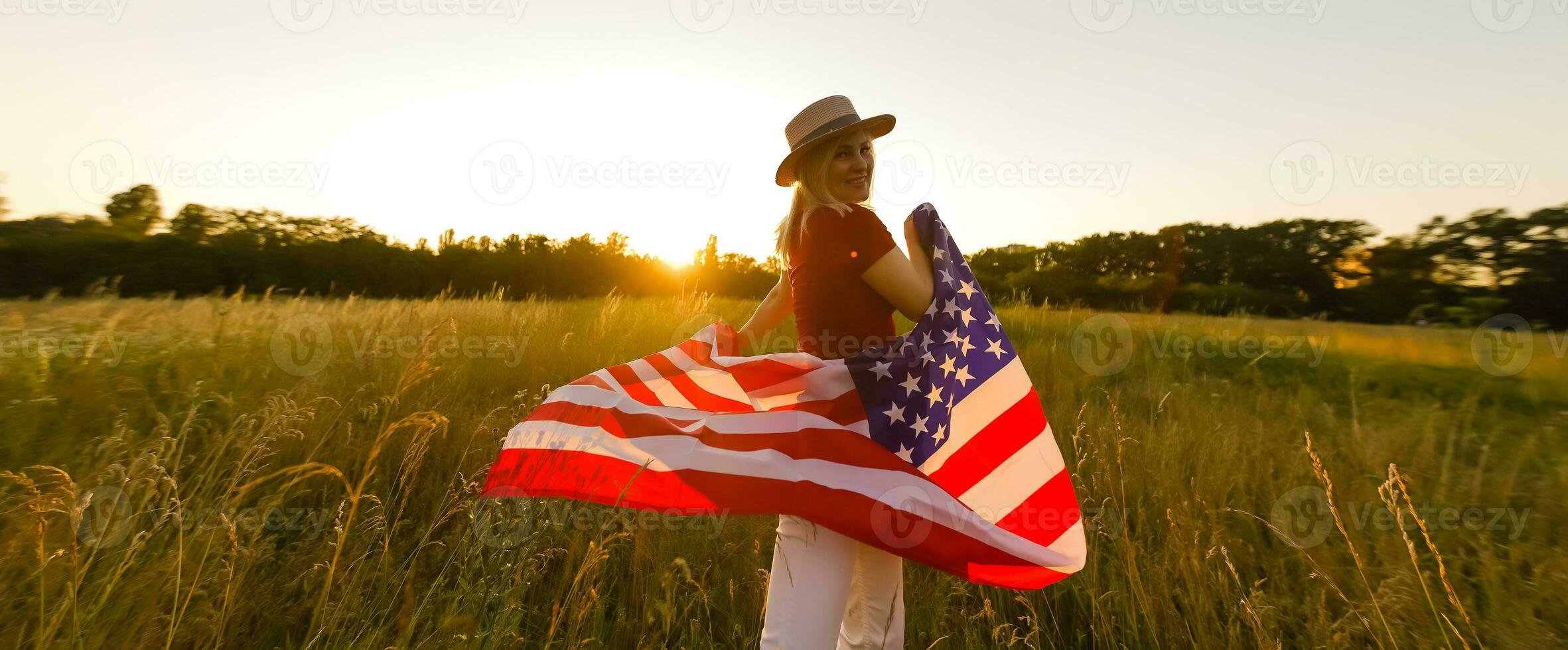 hermosa joven mujer con Estados Unidos bandera foto