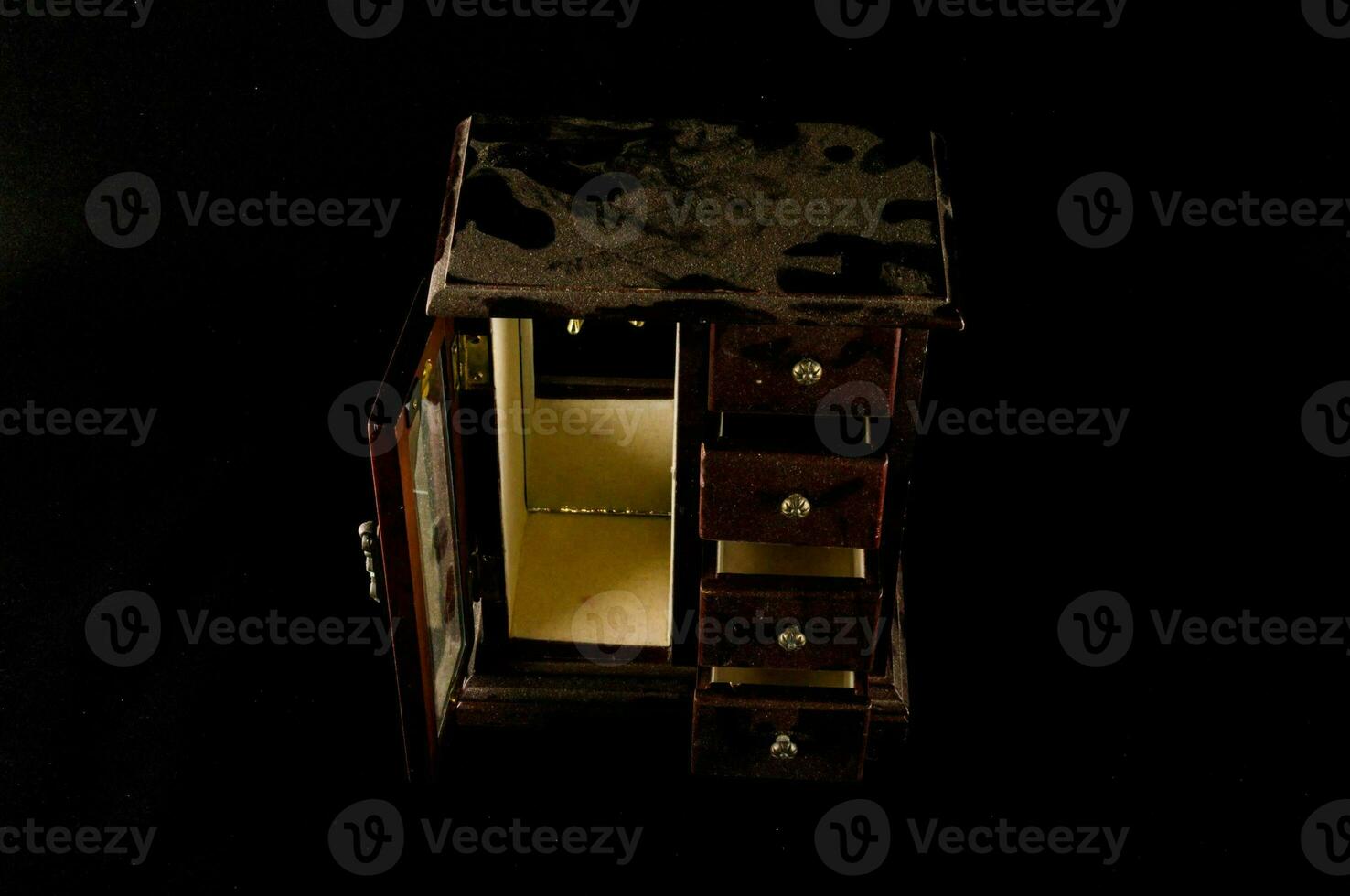 a small wooden jewelry box photo