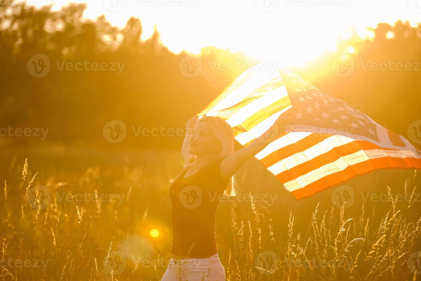 hermosa joven mujer con Estados Unidos bandera foto