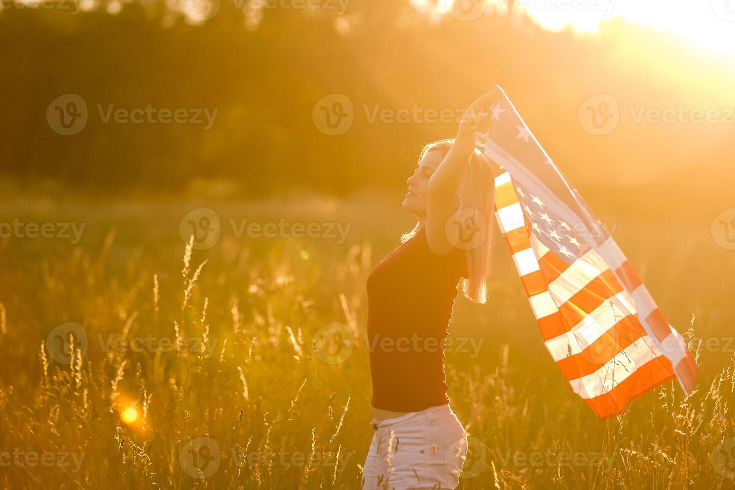 hermosa joven mujer con Estados Unidos bandera foto